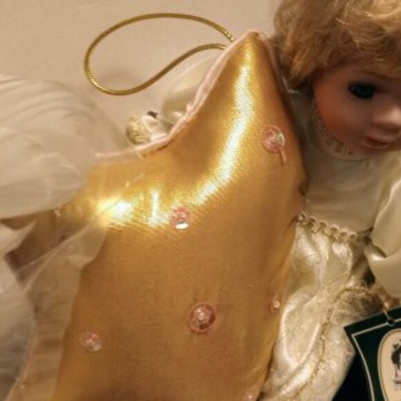 Geppeddo Porcelain Angel Doll aproximatly 6 inches New in Box - Picture 2 of 3